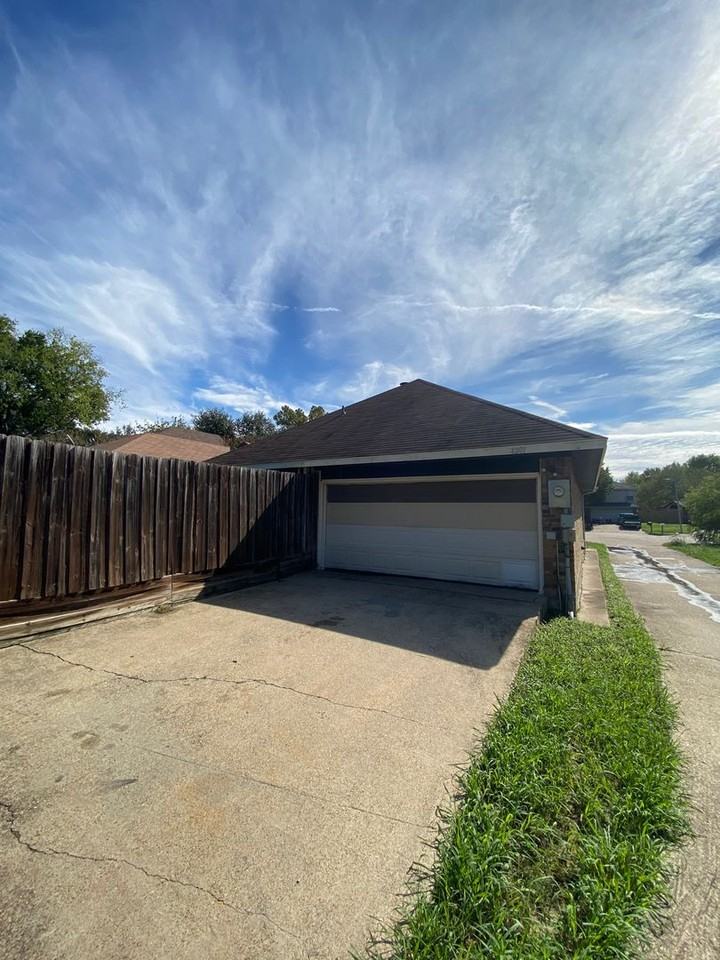 1201 Wheatfield Dr - Photo 2 of 9