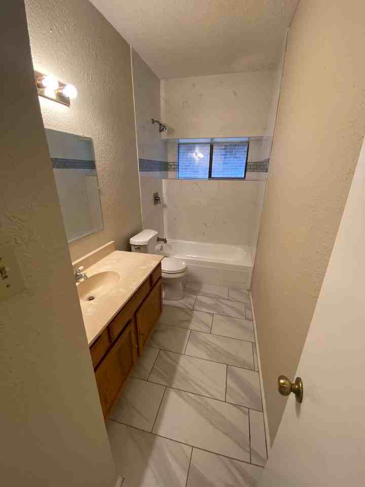 1201 Wheatfield Dr - Photo 3 of 9