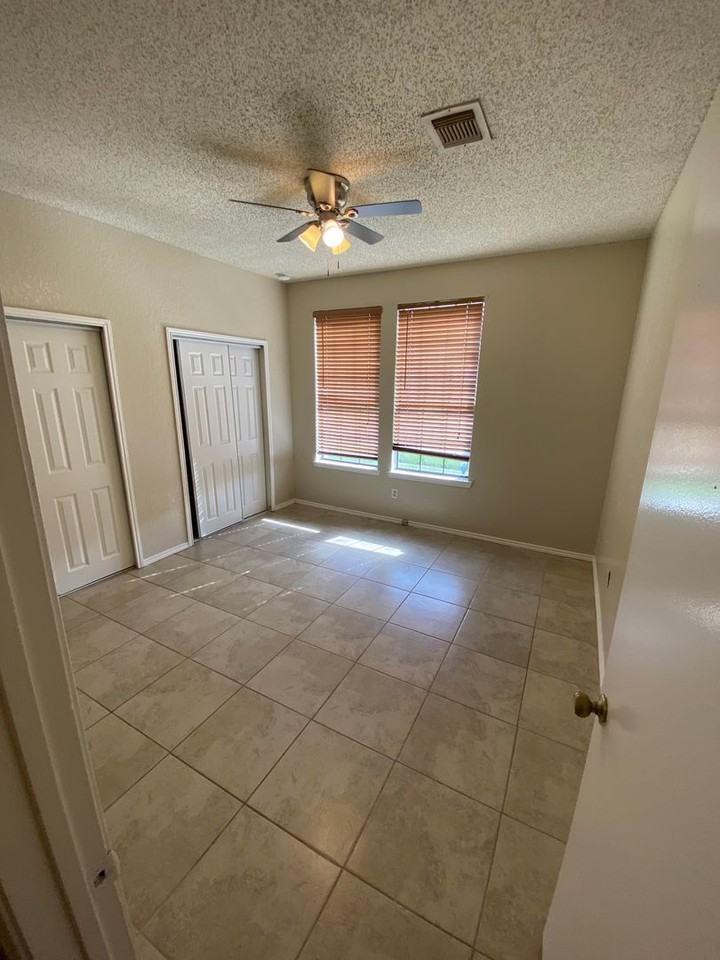 1201 Wheatfield Dr - Photo 4 of 9