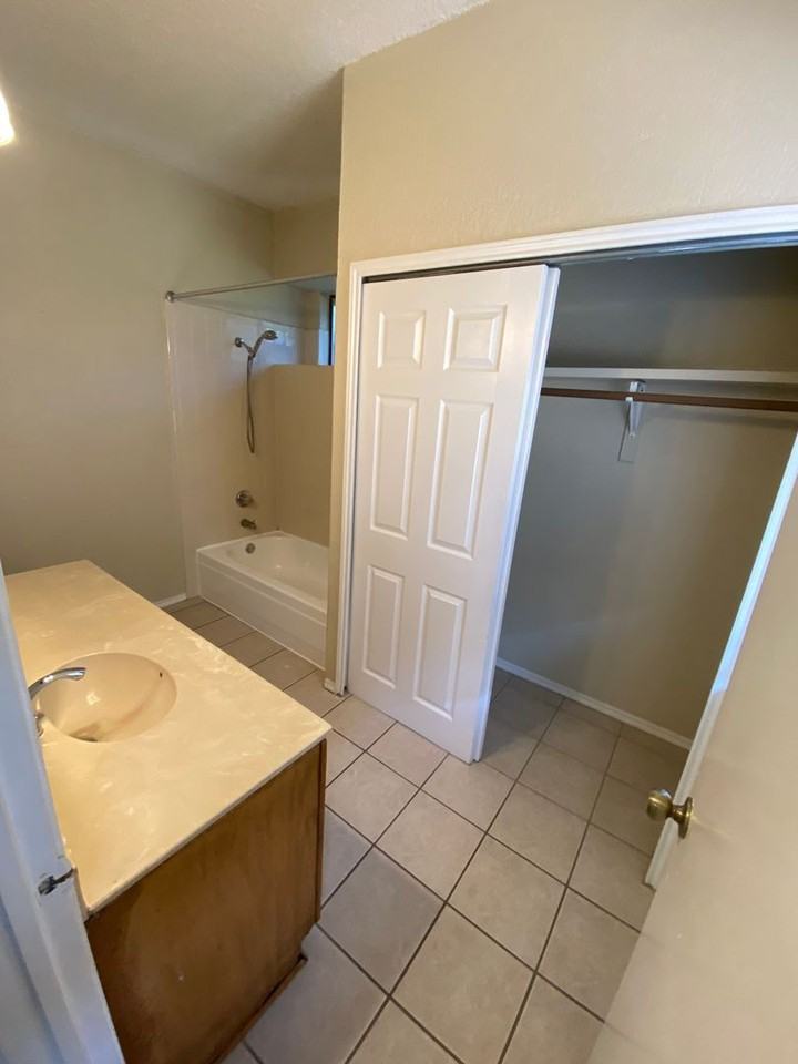 1201 Wheatfield Dr - Photo 5 of 9