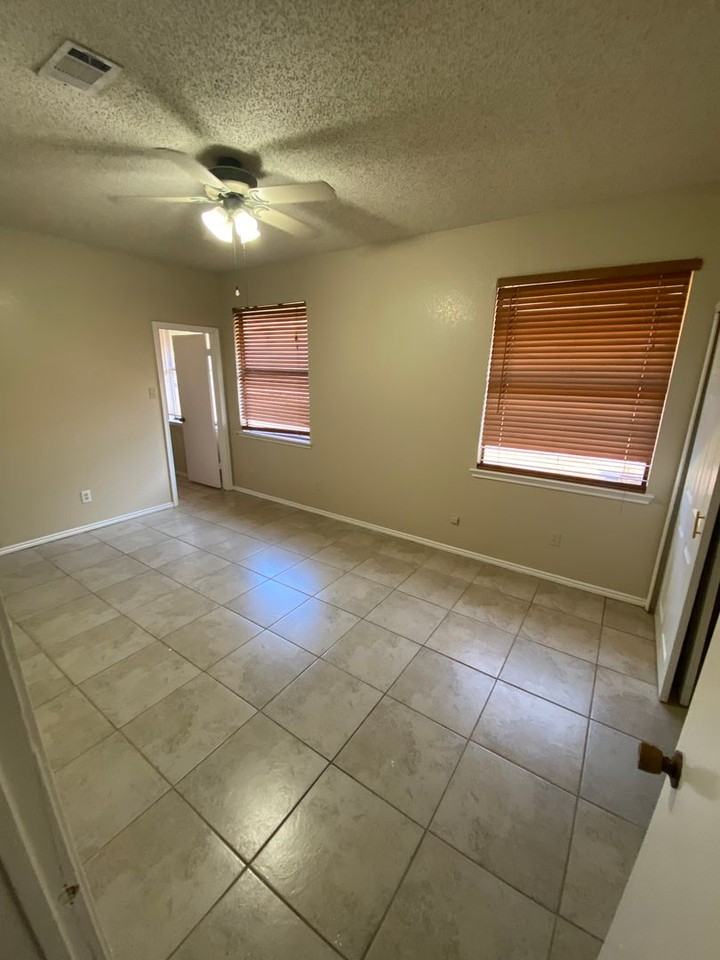 1201 Wheatfield Dr - Photo 7 of 9