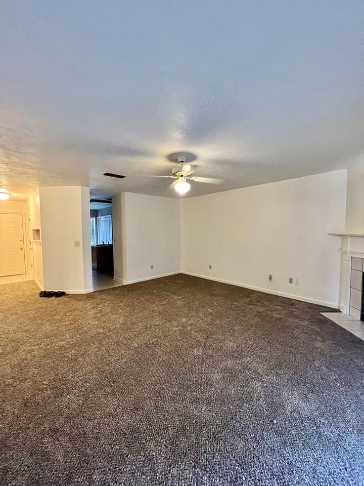 4414 Stratfordshire Ct - Photo 5 of 17