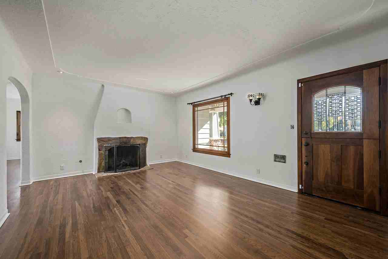 1571 Minnesota Ave - Photo 3 of 19
