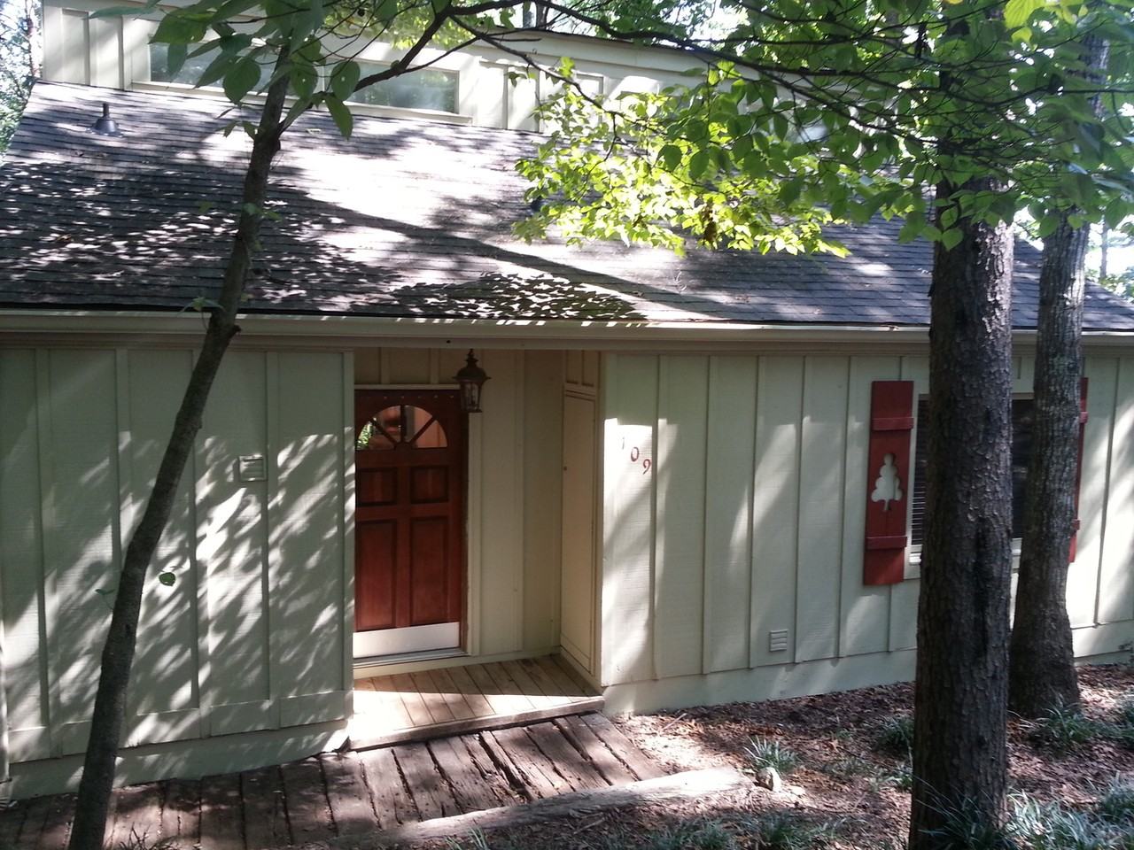 109 Lake Cottages Ct - Photo 2 of 15