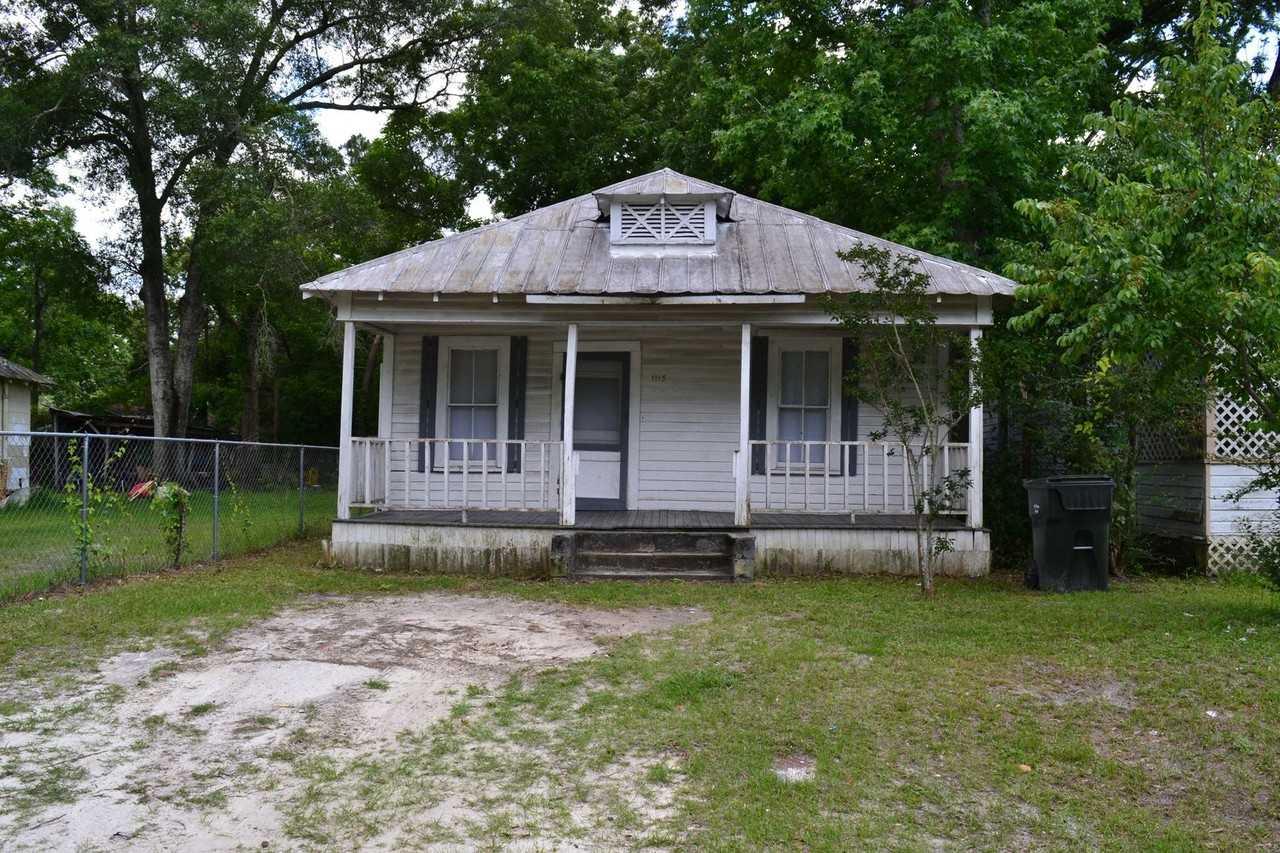 1113 Margaret St - Photo 2 of 17