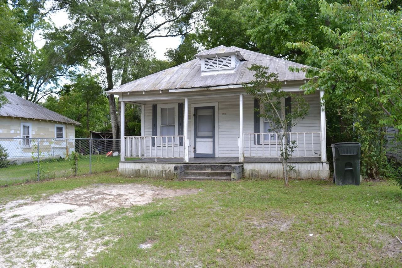 1113 Margaret St - Photo 3 of 17