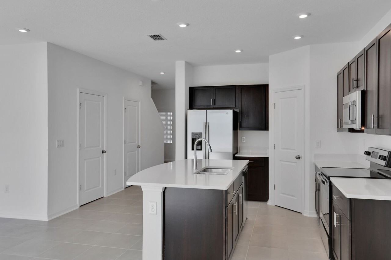 332 Anthony Dr - Photo 3 of 24