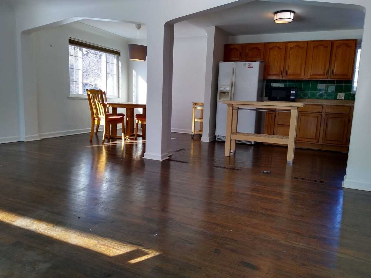 2128 Hooker St - Photo 4 of 39
