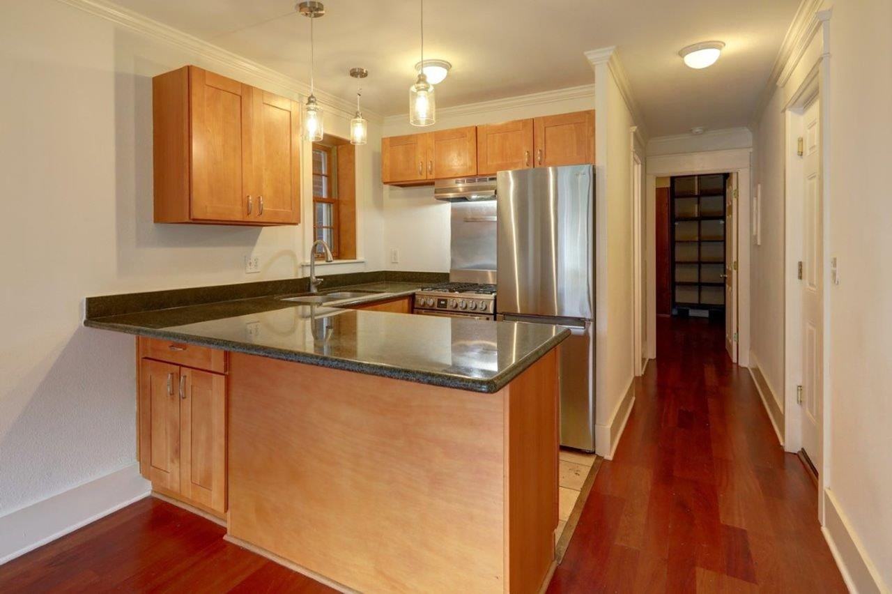 215 17th Ave E #10 - Photo 3 of 9