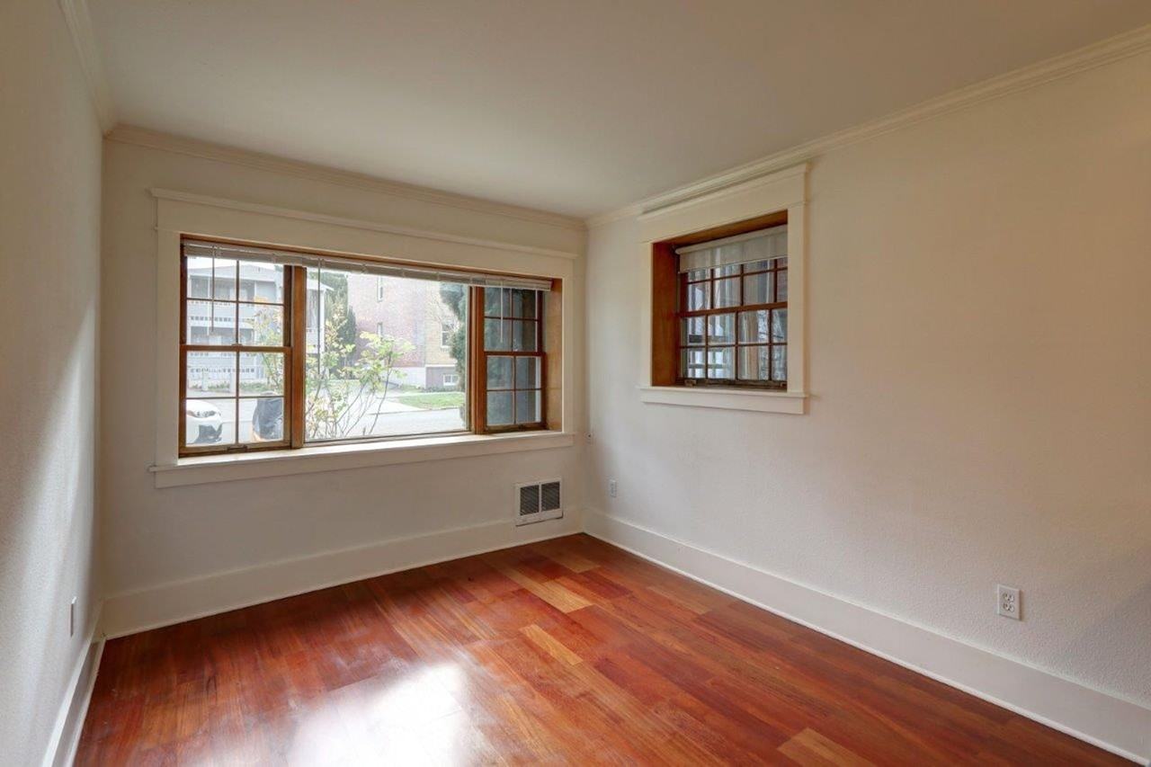 215 17th Ave E #10 - Photo 5 of 9