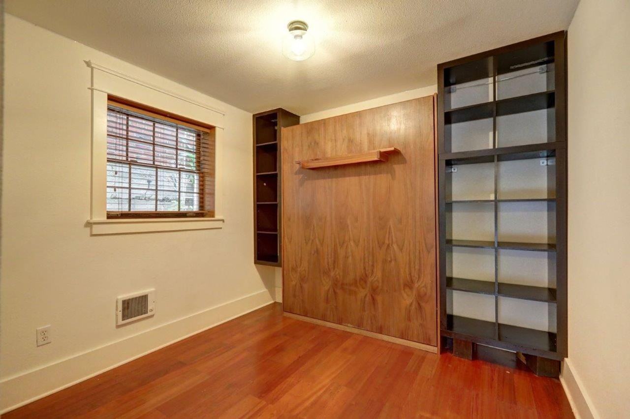 215 17th Ave E #10 - Photo 6 of 9