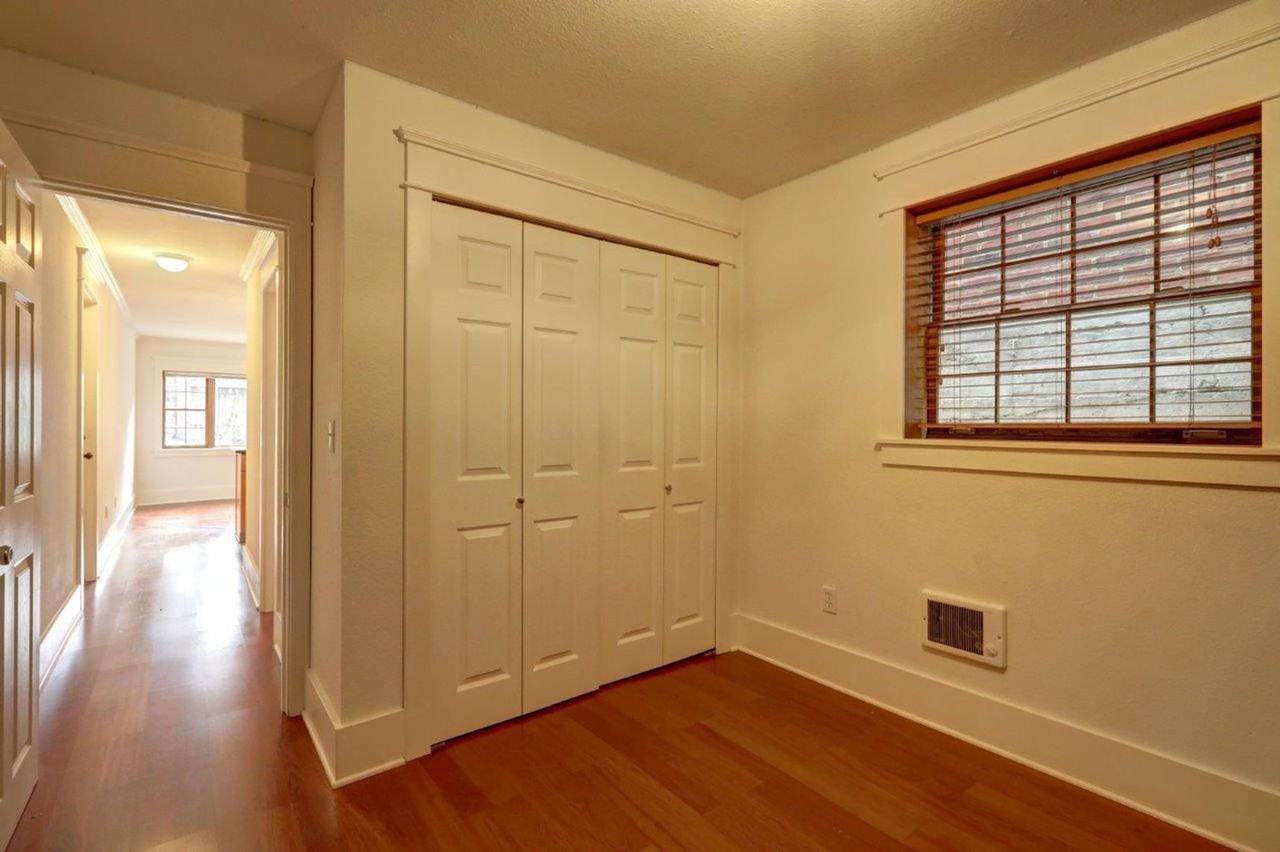 215 17th Ave E #10 - Photo 7 of 9