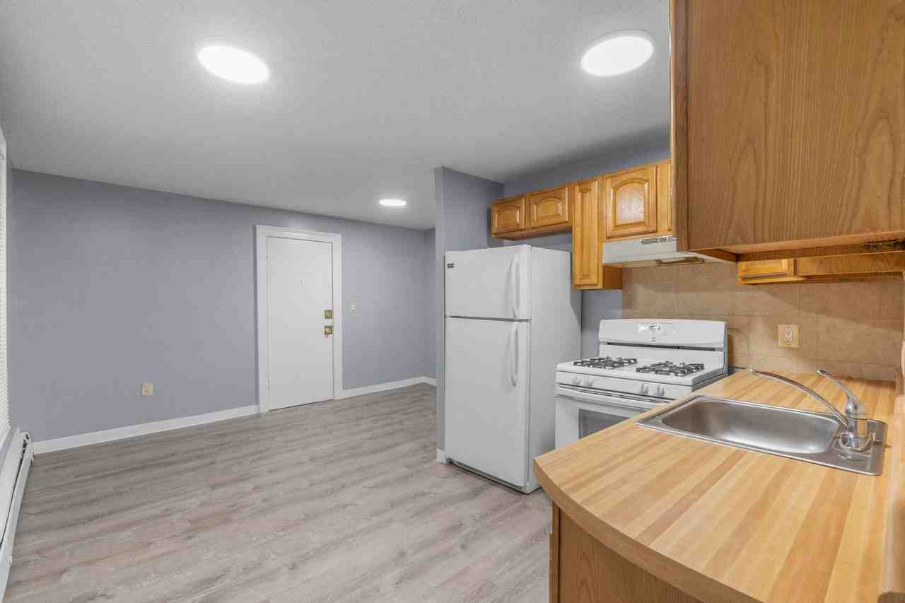 Charming 2bd in the Hartford Area - Photo 6 of 16