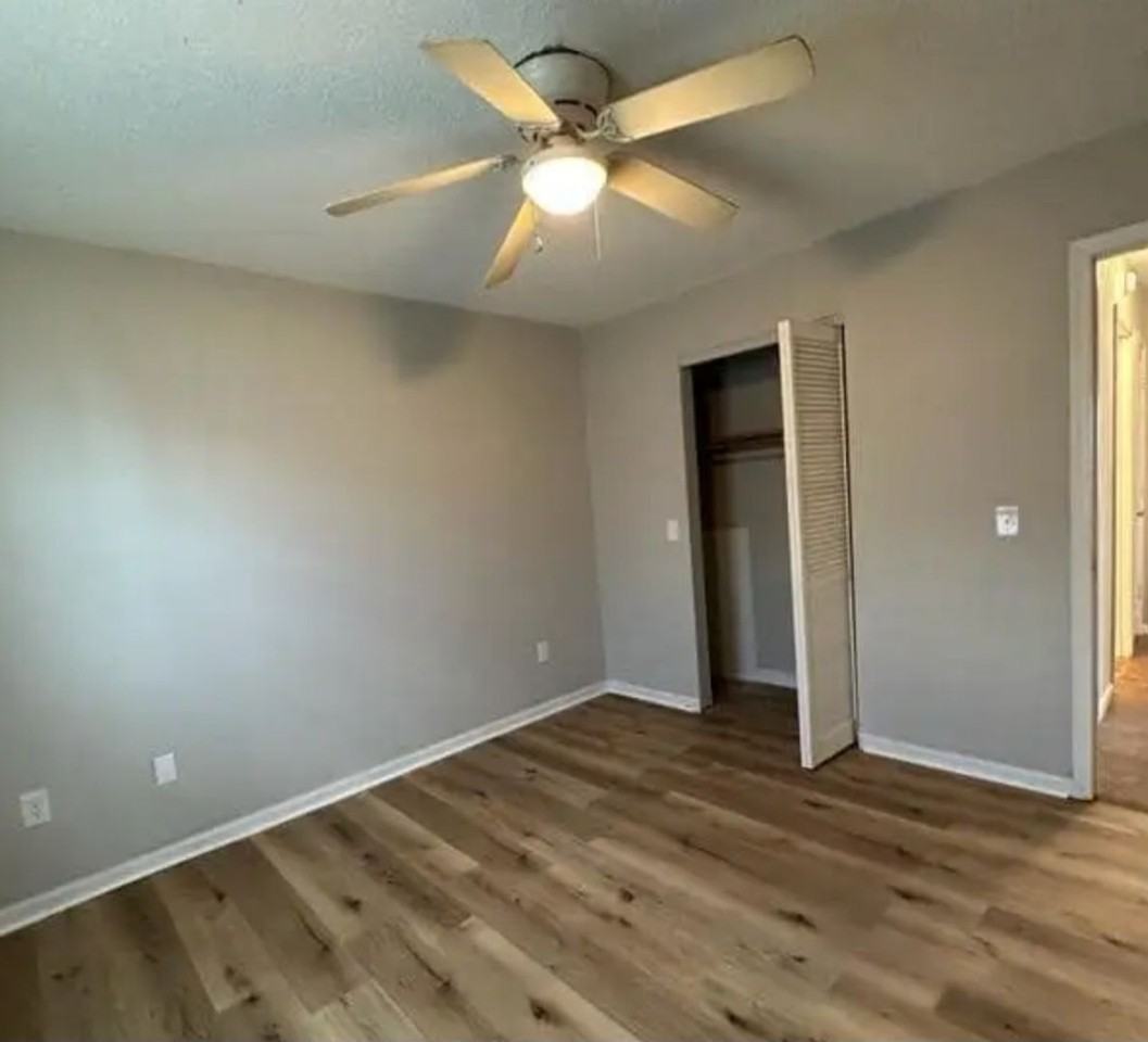 E 8th St - Photo 2 of 8