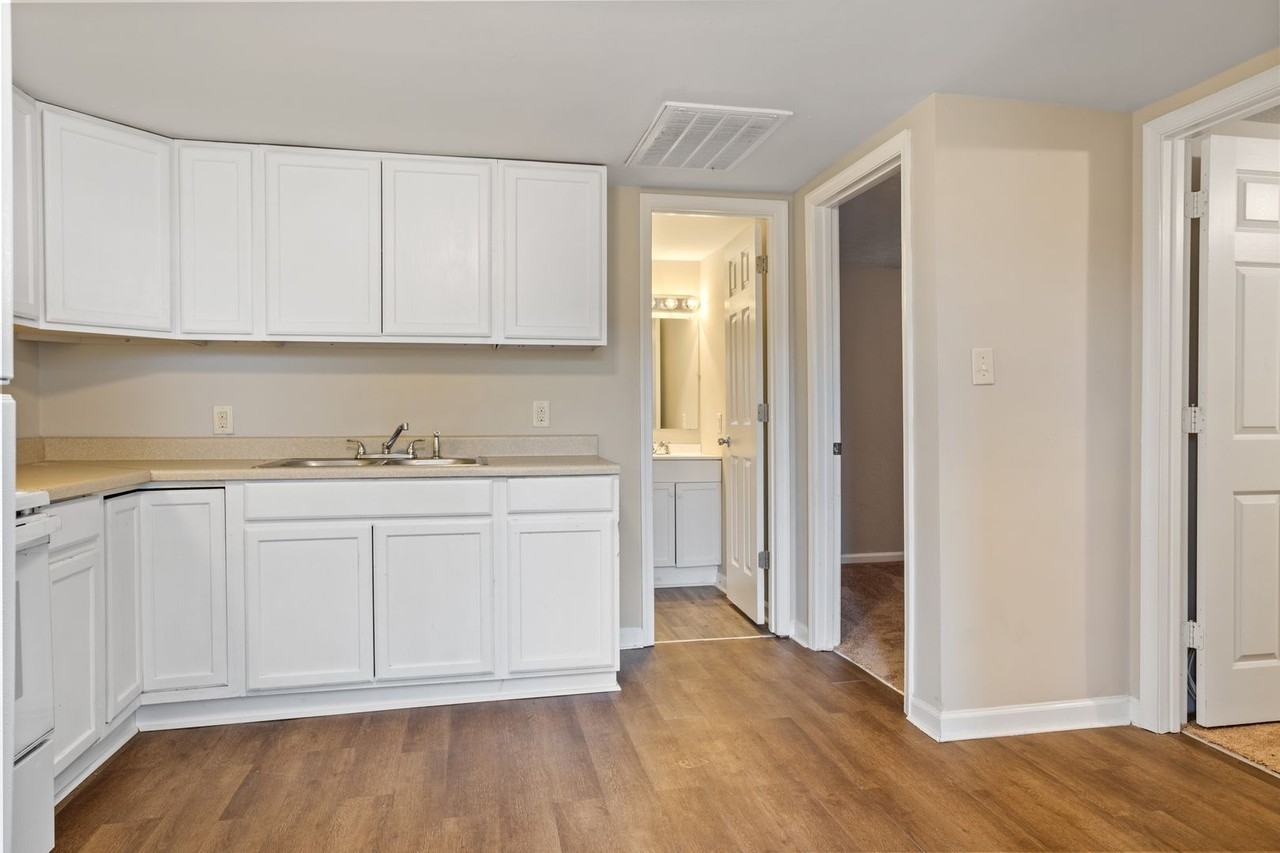 1021 41st St - Photo 3 of 23