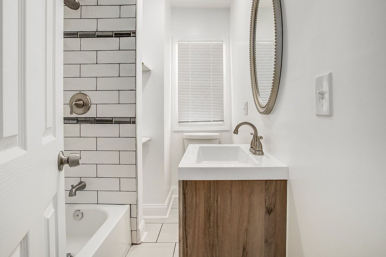 2510 East 59th Street - Photo 4 of 16