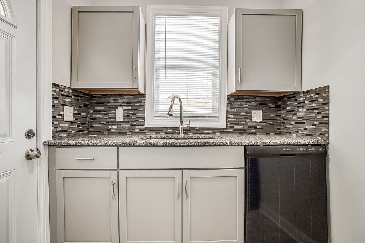 2510 East 59th Street - Photo 5 of 16