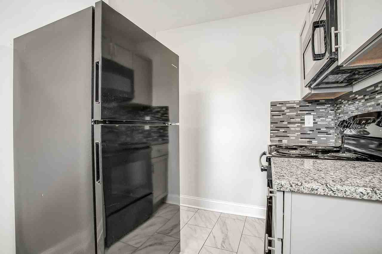 2510 East 59th Street - Photo 6 of 16