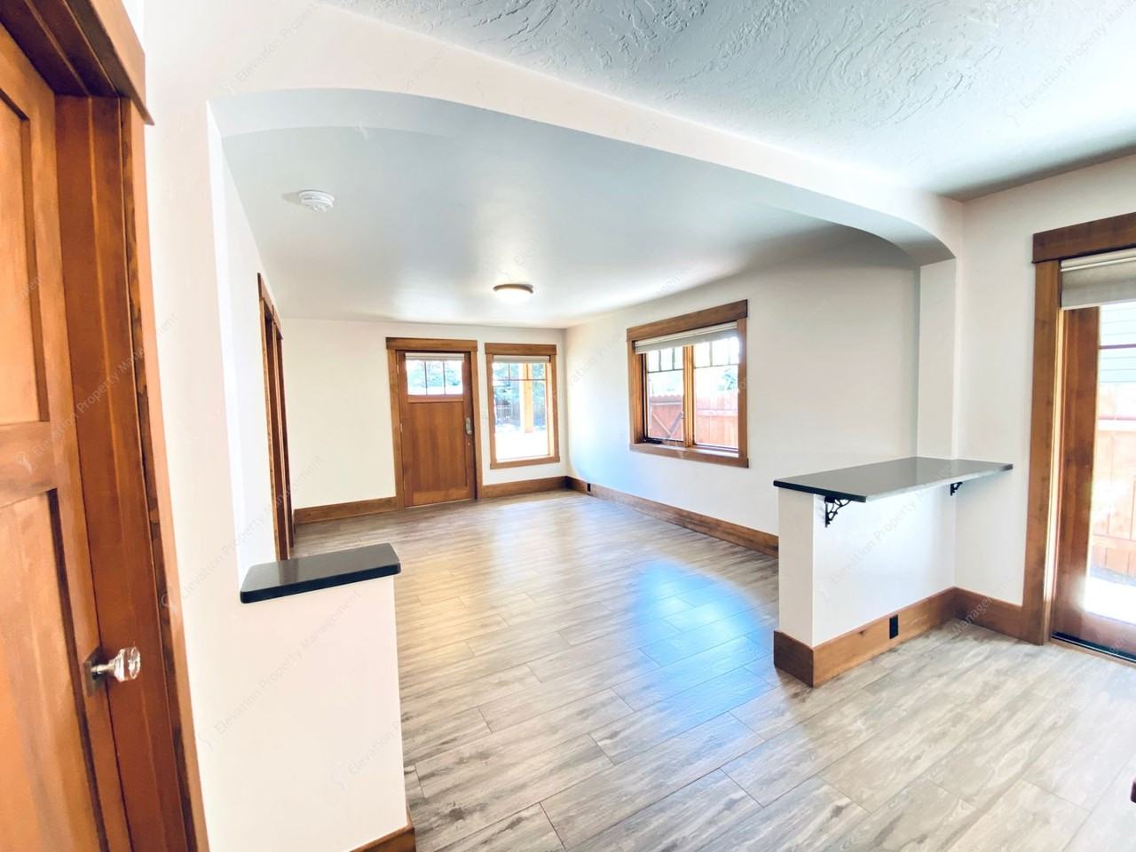 201 Nw Harriman St - Photo 3 of 30