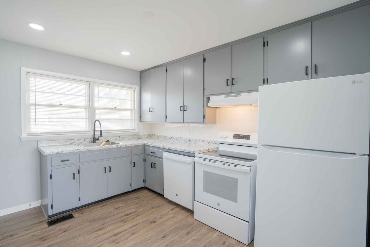 101 W 7th St - Photo 5 of 14