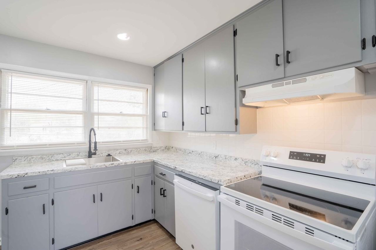 101 W 7th St - Photo 6 of 14