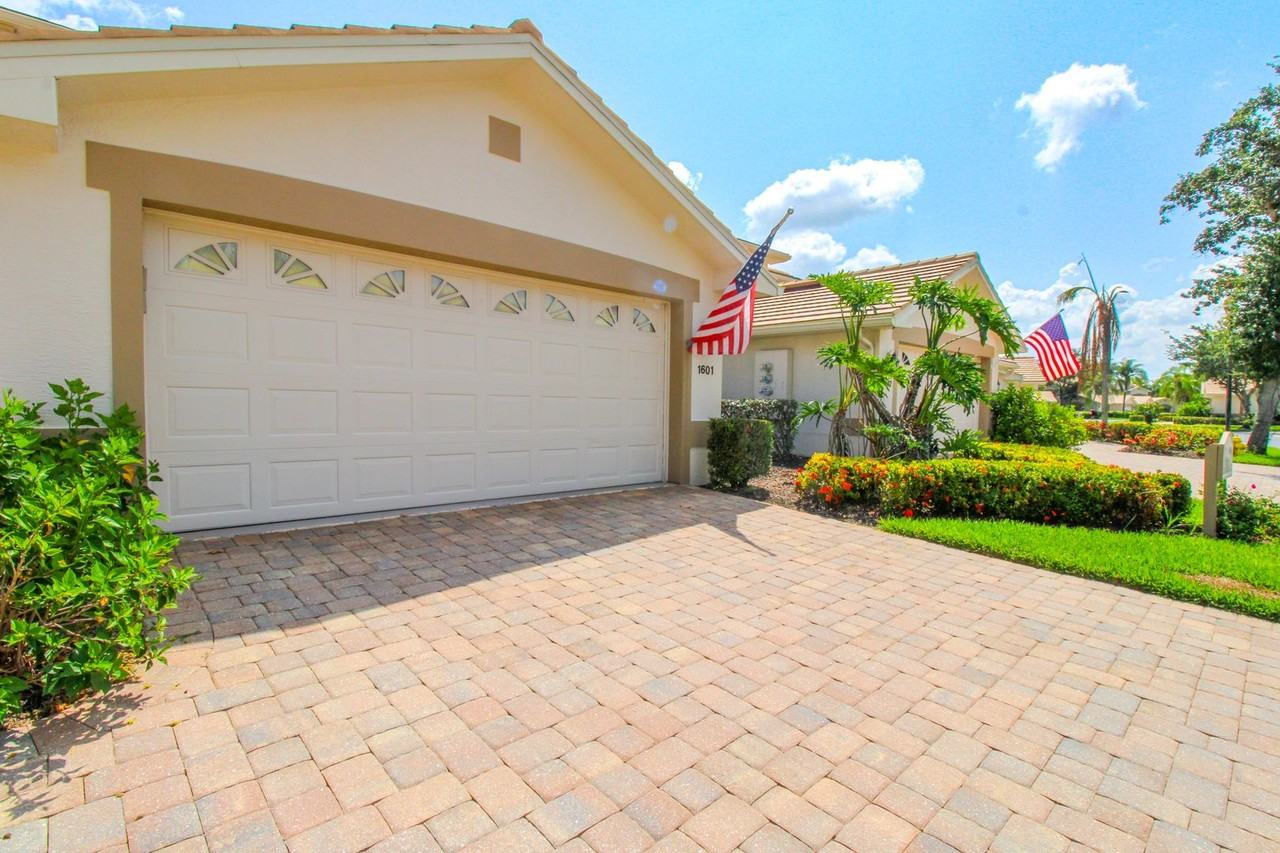 5632 Whisperwood Blvd #1601 - Photo 7 of 50