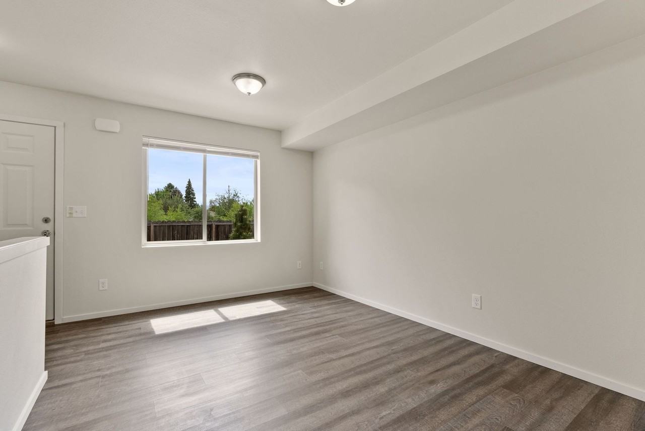 Alki Townhomes 2 - Photo 5 of 28