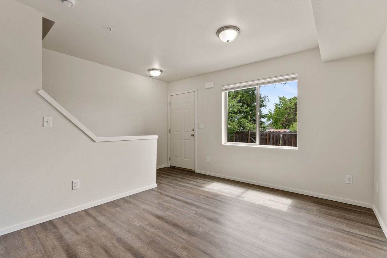 Alki Townhomes 2 - Photo 7 of 28