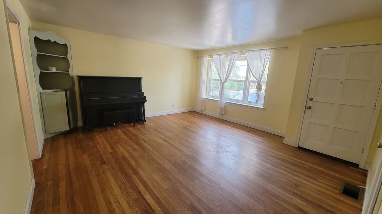 240 Bisby St - Photo 2 of 18