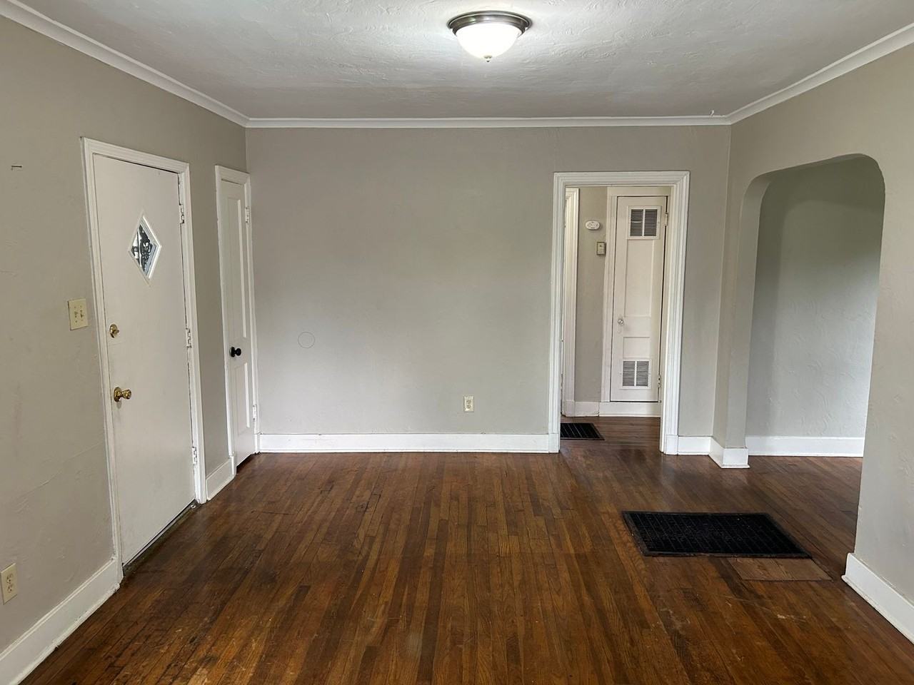 616 E Dempster Ave - Photo 2 of 15