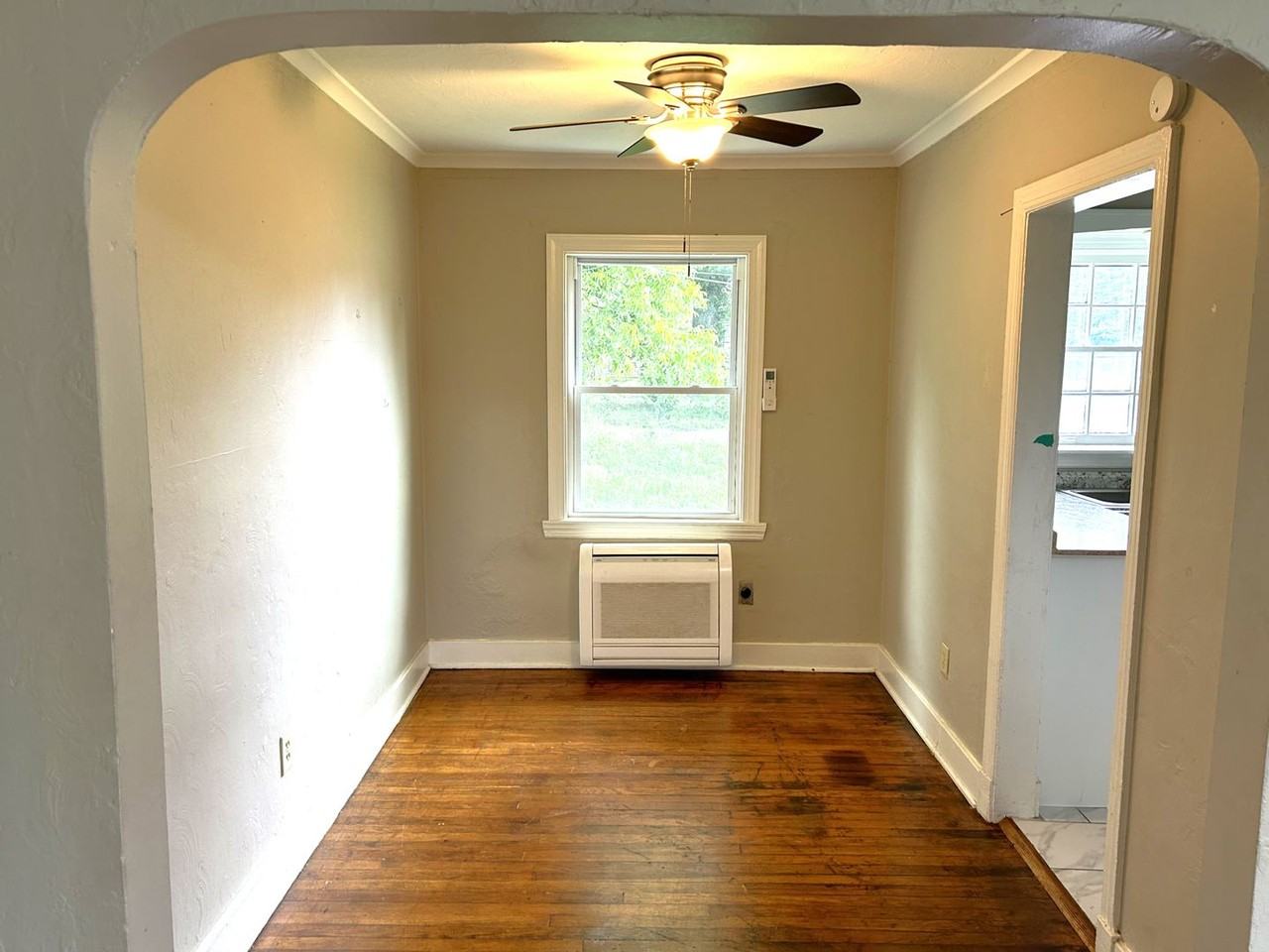 616 E Dempster Ave - Photo 3 of 15