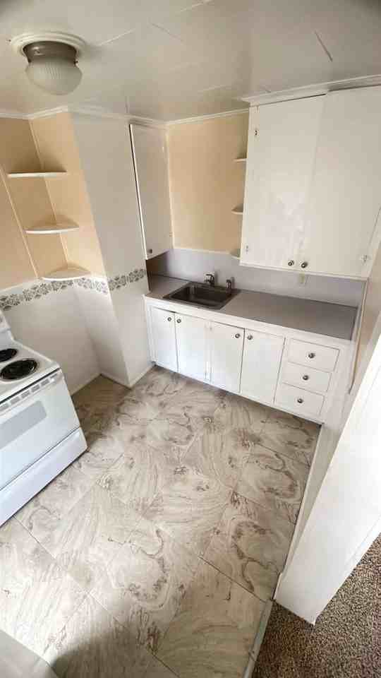 612 E Broadway Ave - Photo 2 of 12