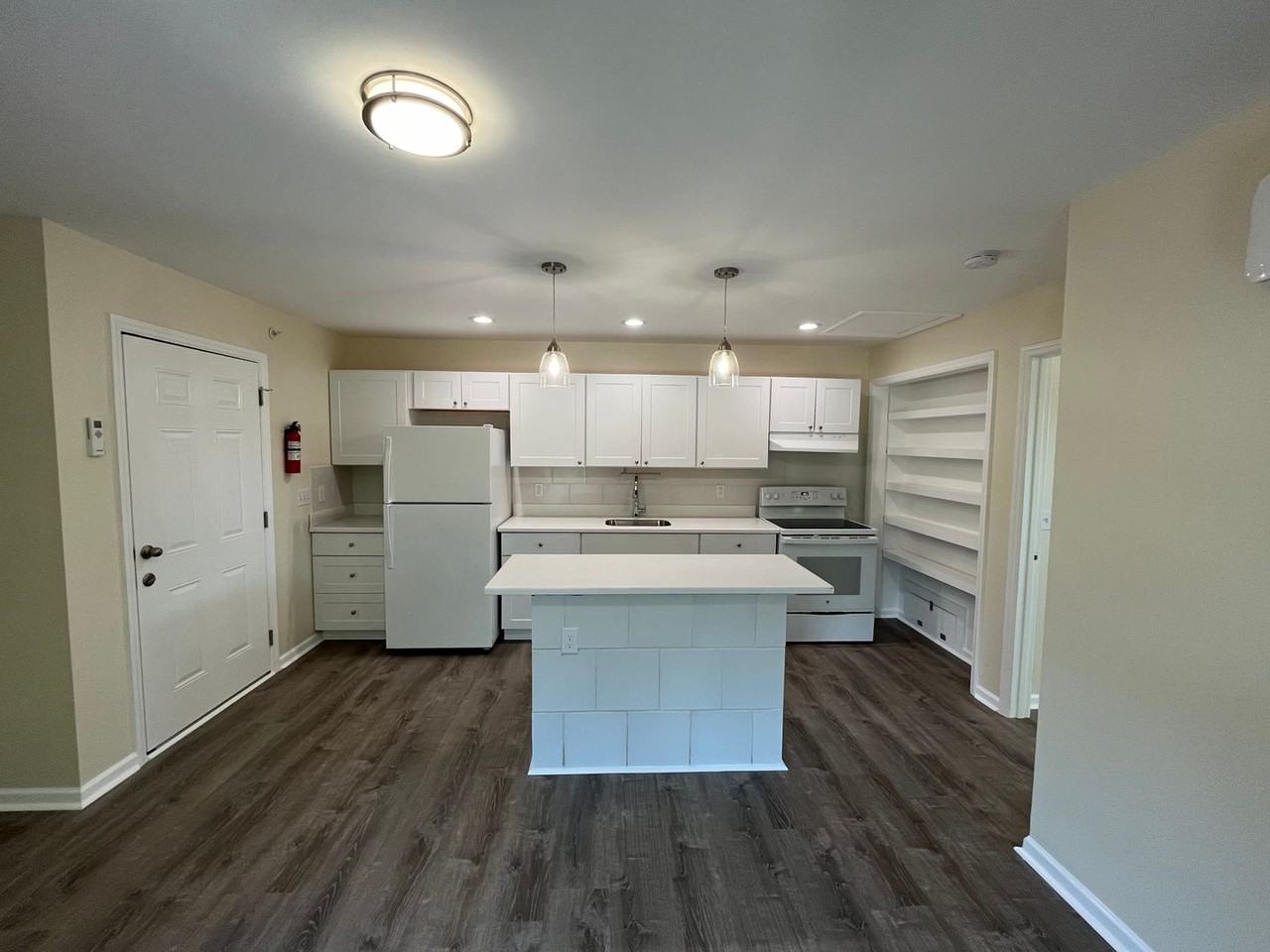 307 8th Ave E - Photo 3 of 10