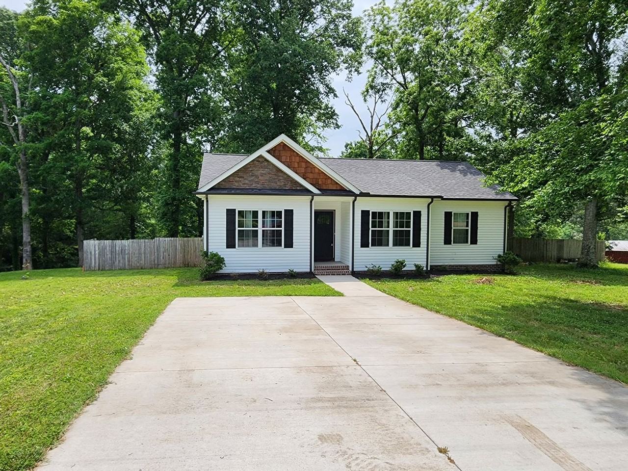 977 Hargrove Rd - Photo 2 of 13