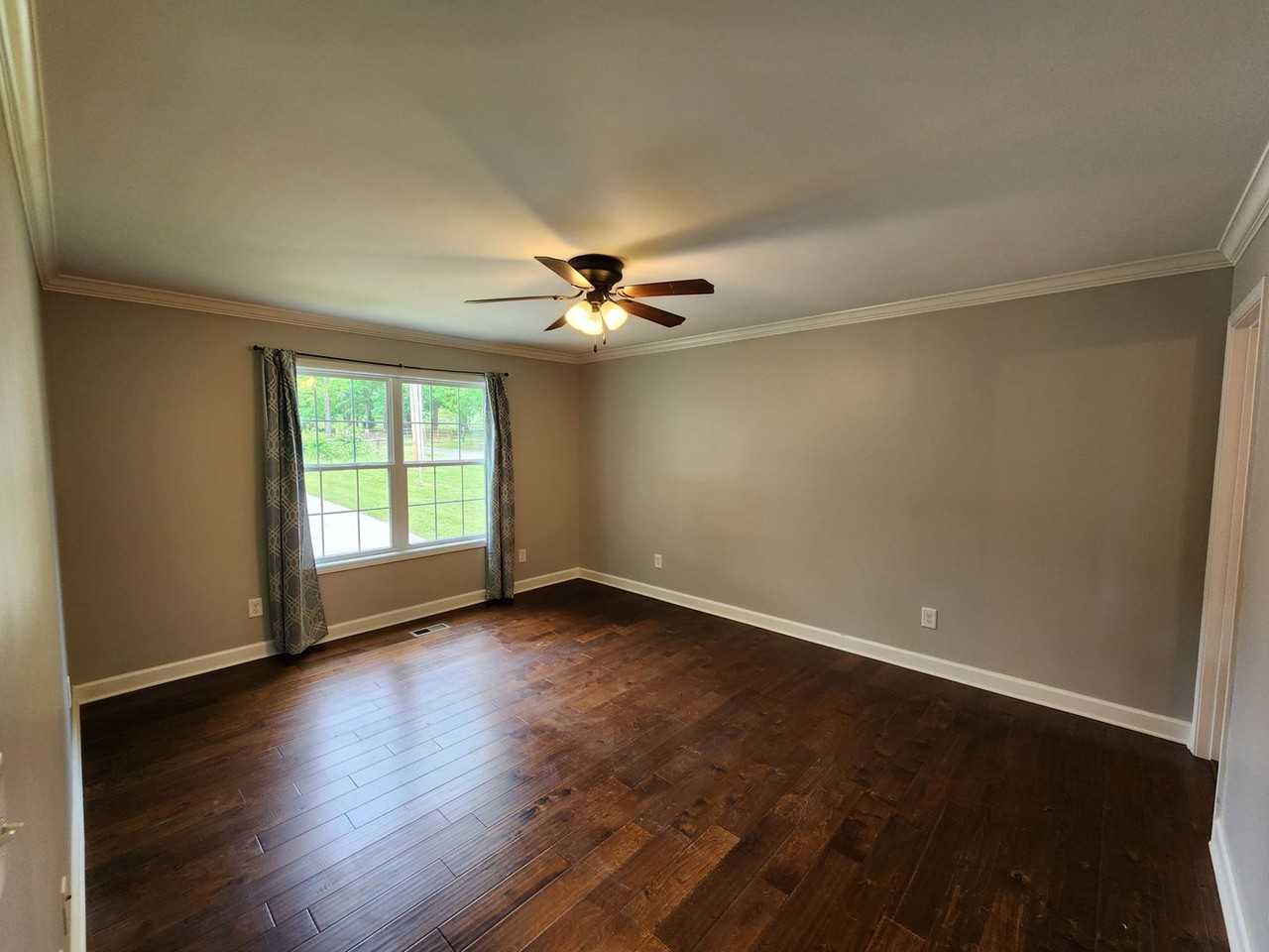 977 Hargrove Rd - Photo 3 of 13