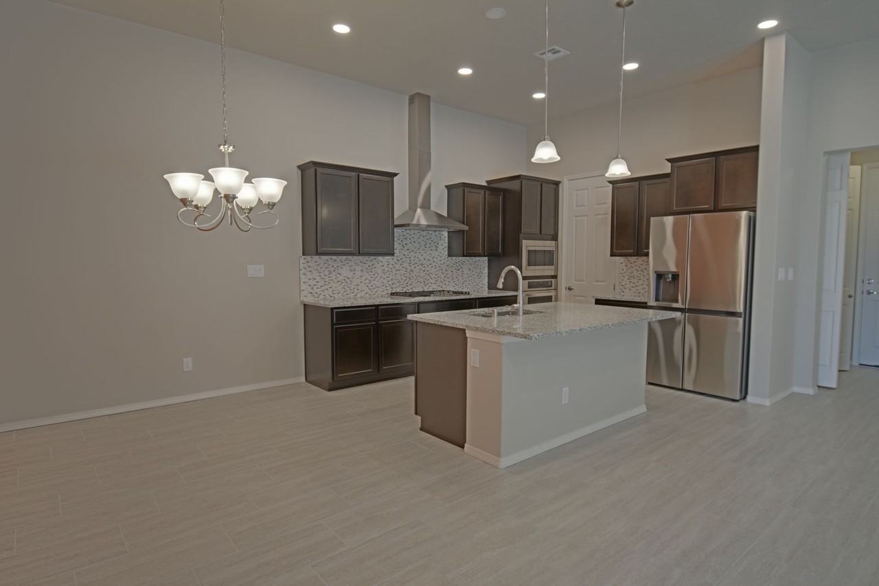 5413 E Village Ave Ne - Photo 3 of 11