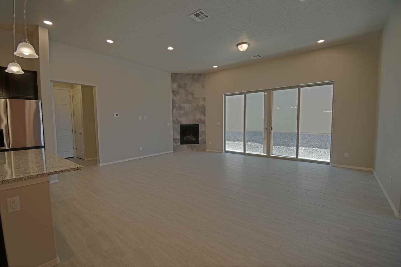 5413 E Village Ave Ne - Photo 5 of 11