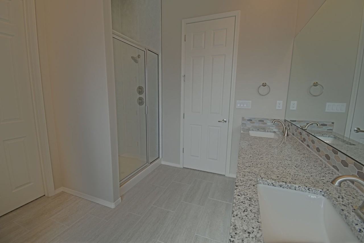 5413 E Village Ave Ne - Photo 6 of 11