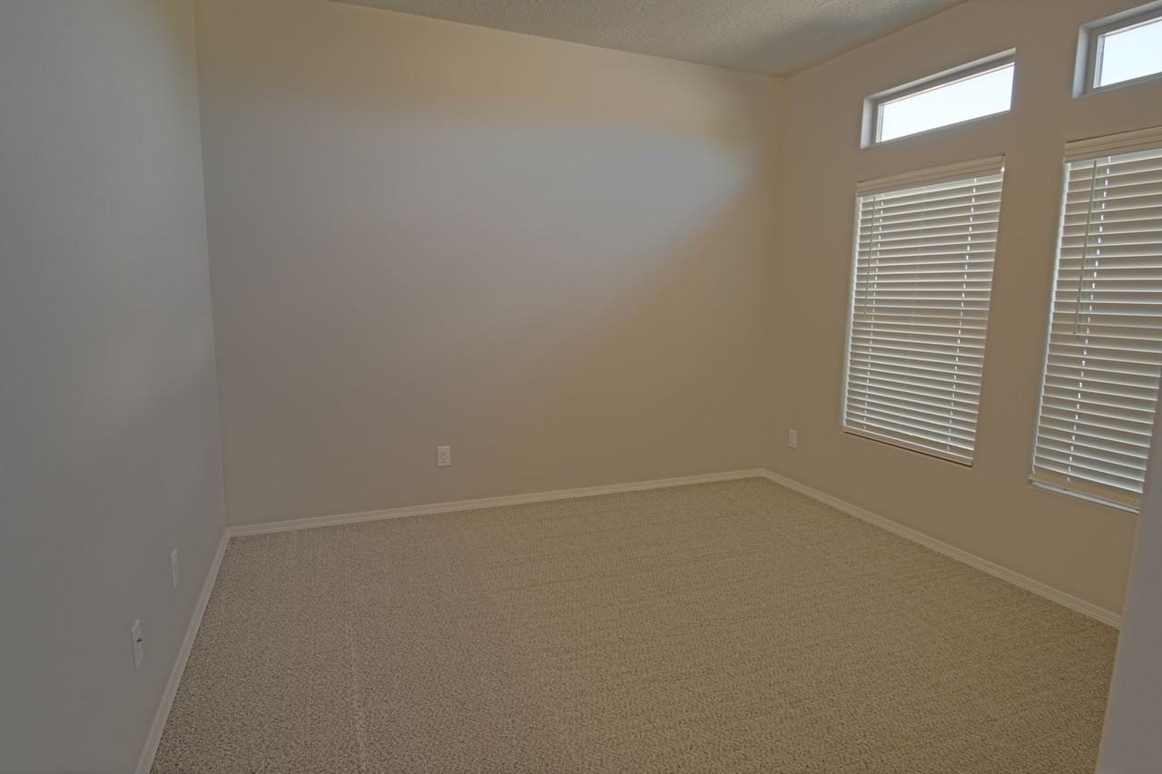 5413 E Village Ave Ne - Photo 7 of 11