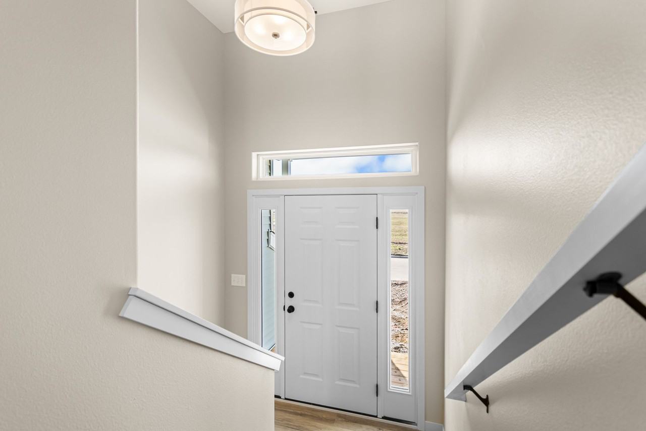 3 BR Split Foyer - Photo 3 of 23