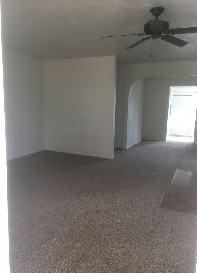 1138 W Road 1 N - Photo 3 of 11