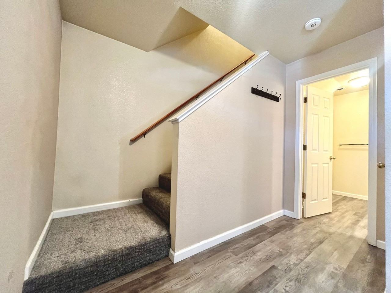 2099 Hartford Dr - Photo 3 of 19