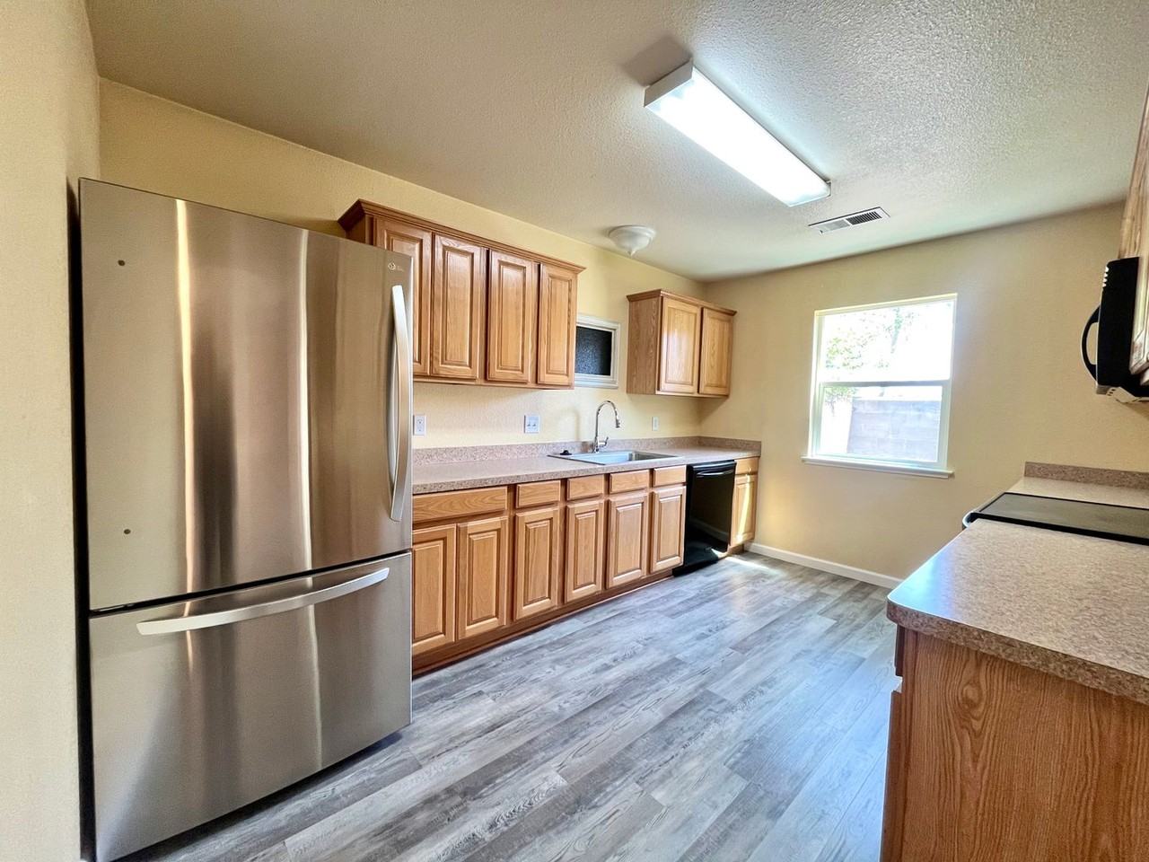 2099 Hartford Dr - Photo 6 of 19