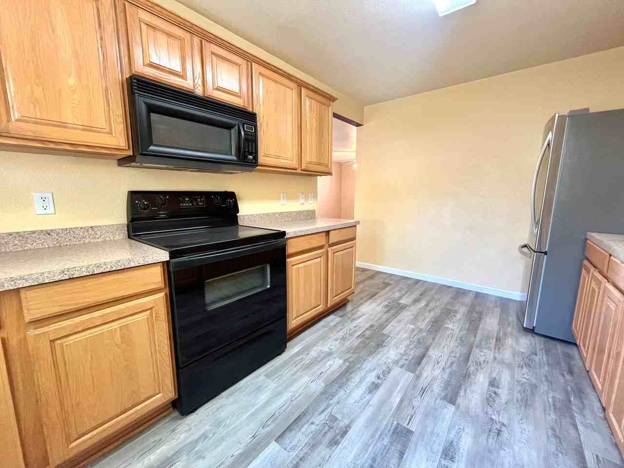 2099 Hartford Dr - Photo 7 of 19