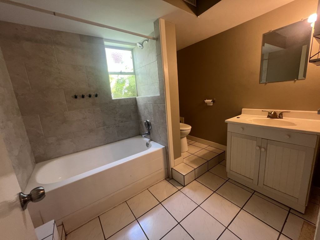 649 Farquhar St #B - Photo 6 of 12