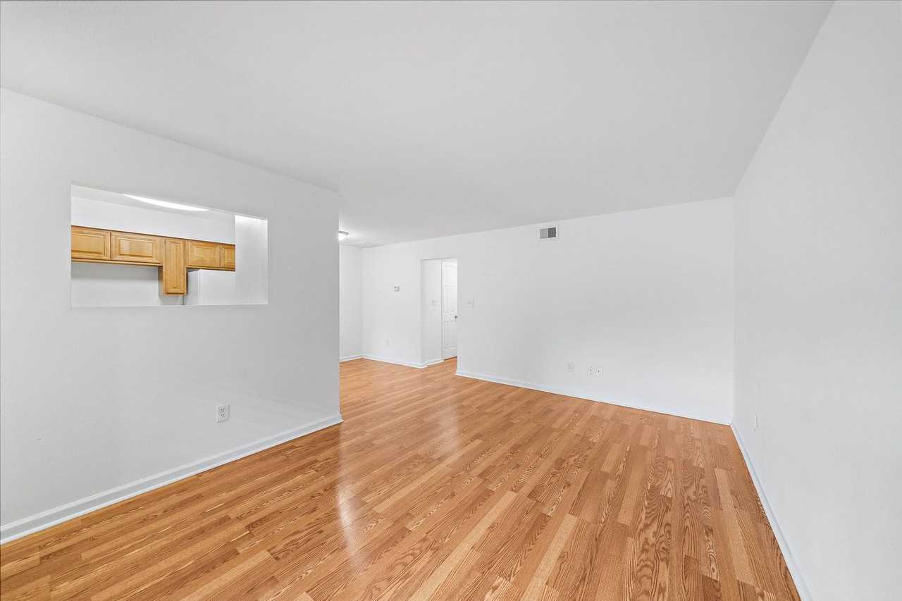 Ebbtide Apartments 100 Market St, Galveston, TX 77550 Zumper