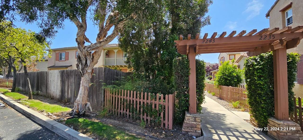 2243 Cottage Ln - Photo 2 of 46