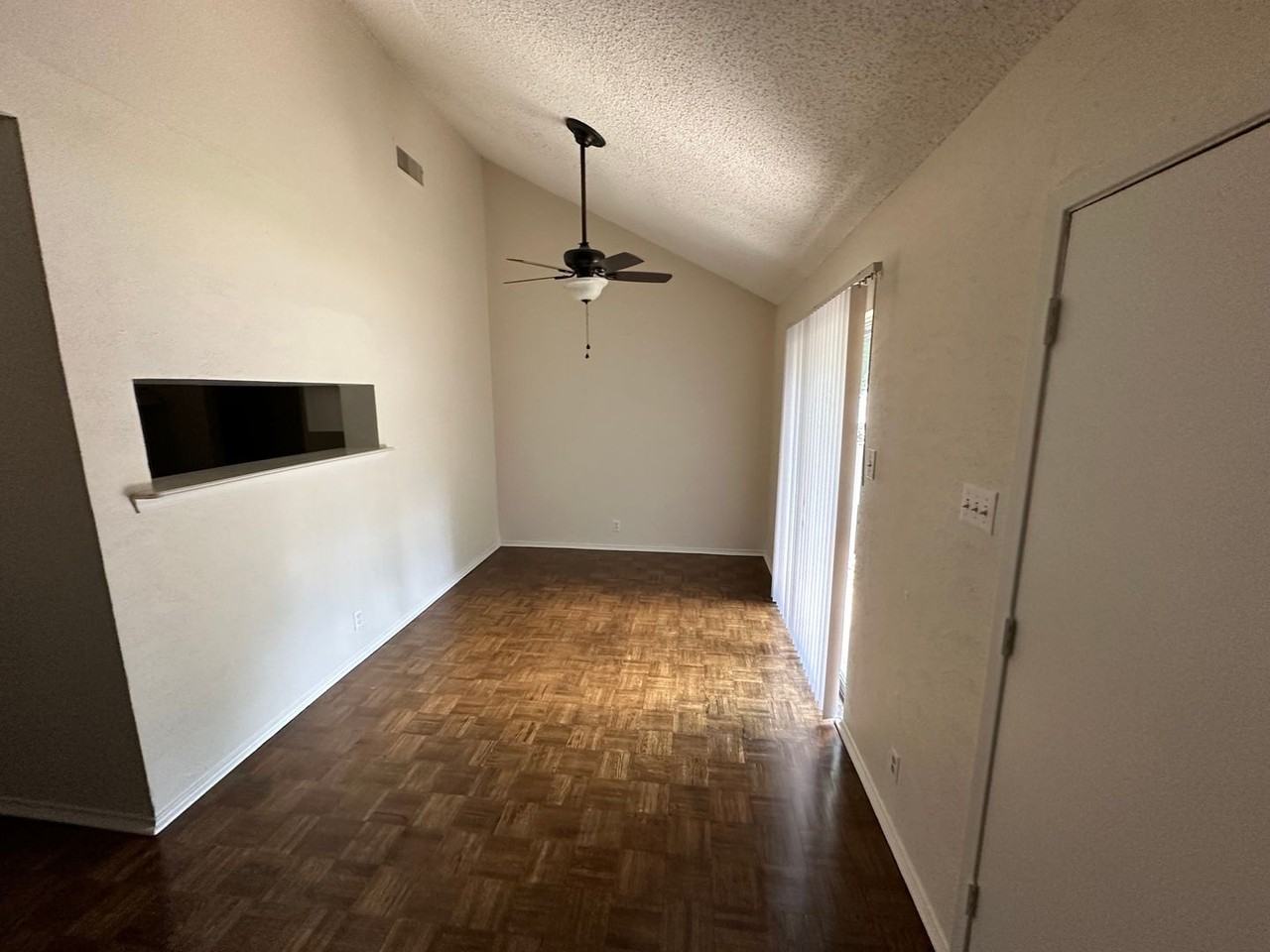 2000 Woodbrook St Apt B - Photo 2 of 12