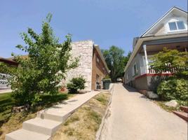 featured image of 421 East 6th Avenue