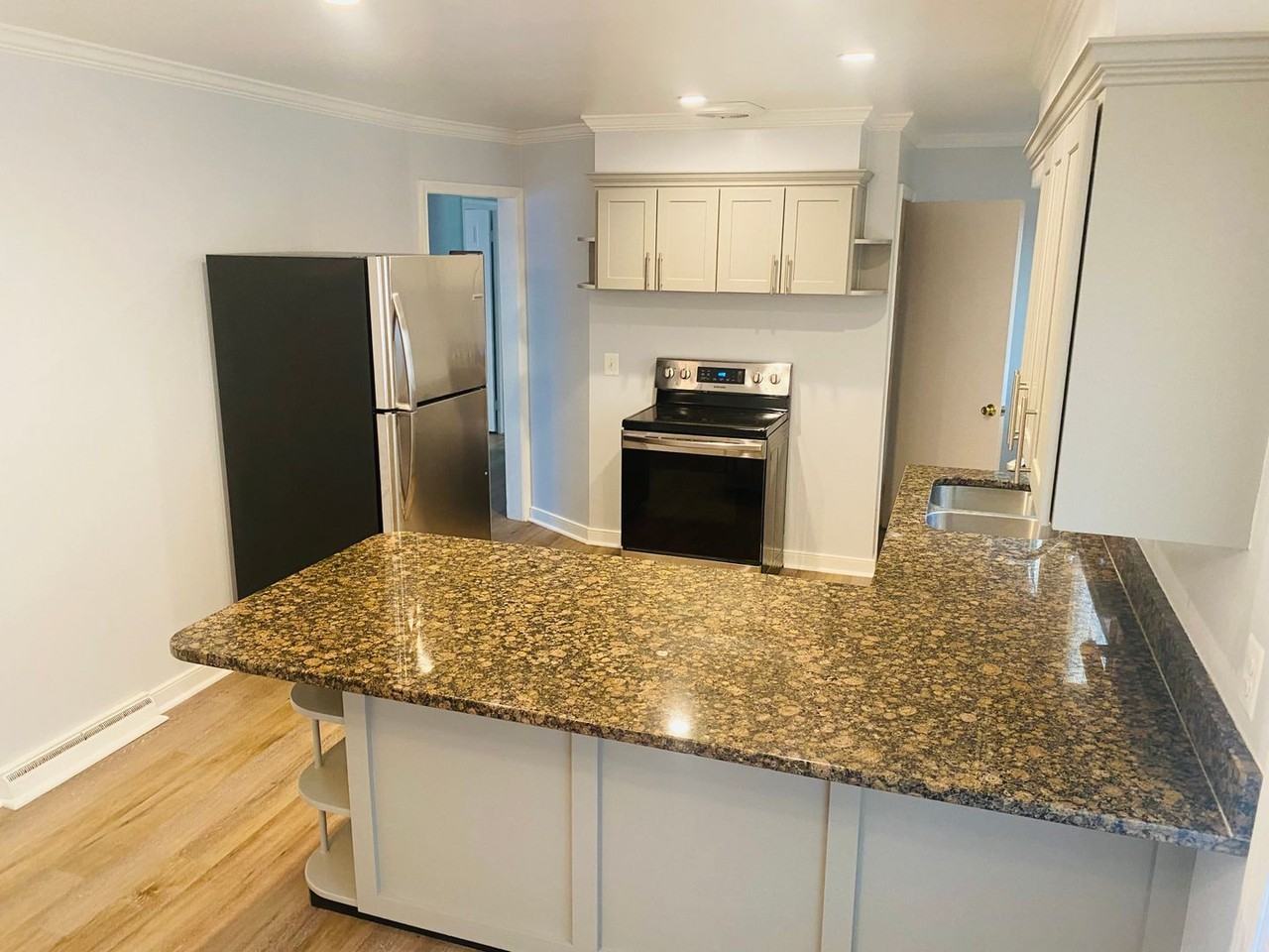 856 Churchill Dr - Photo 2 of 6